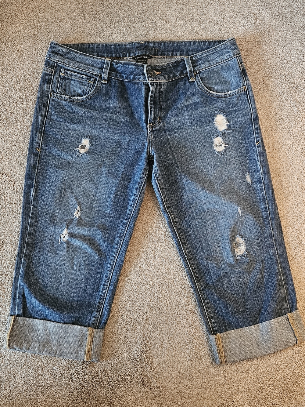 New York & Company Distressed Blue Cropped Jeans